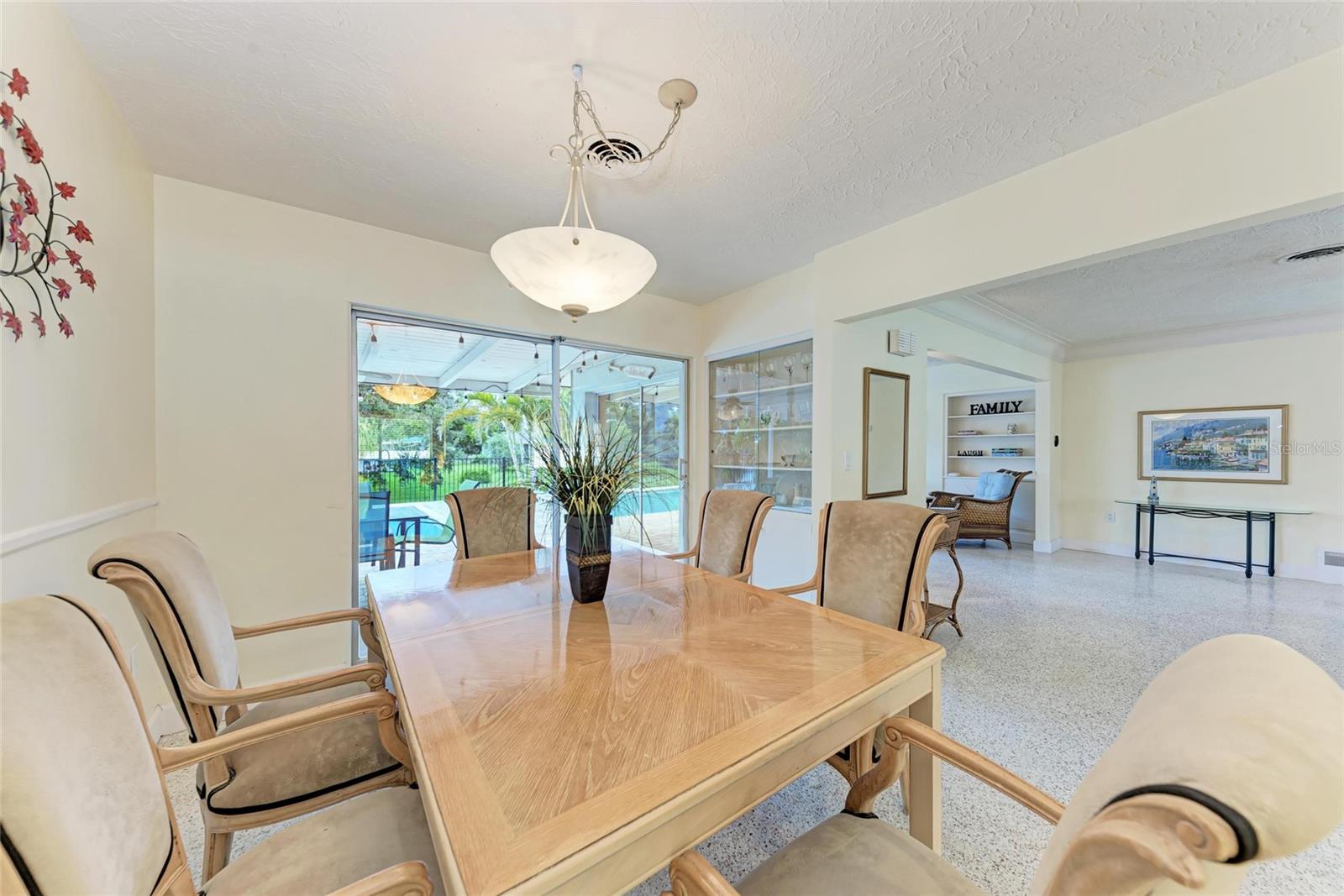 SOUTH GATE - Residential