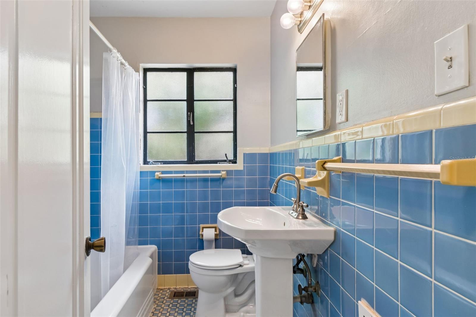 WASHINGTON HEIGHTS - Residential Income