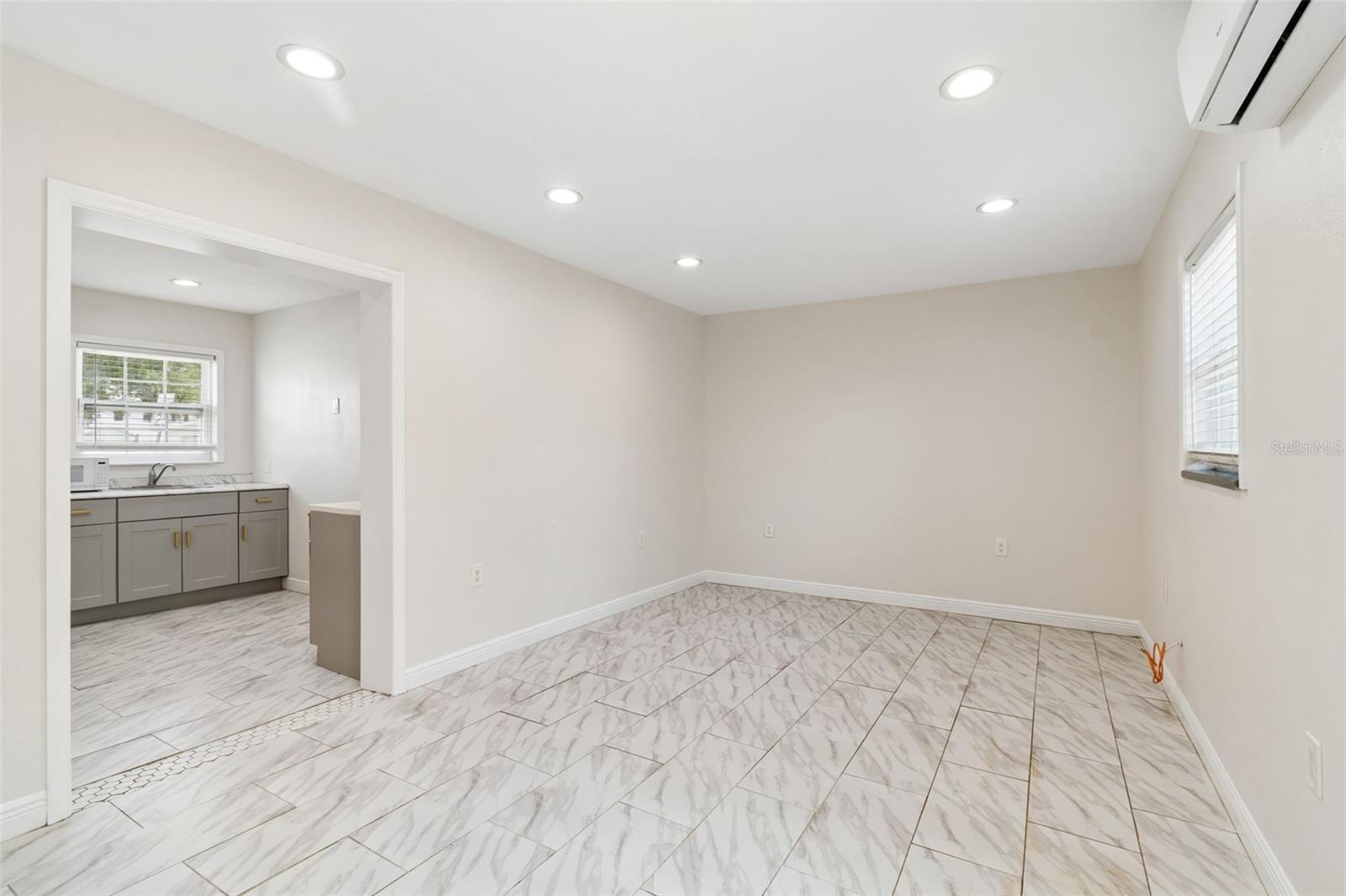 WASHINGTON HEIGHTS - Residential Income