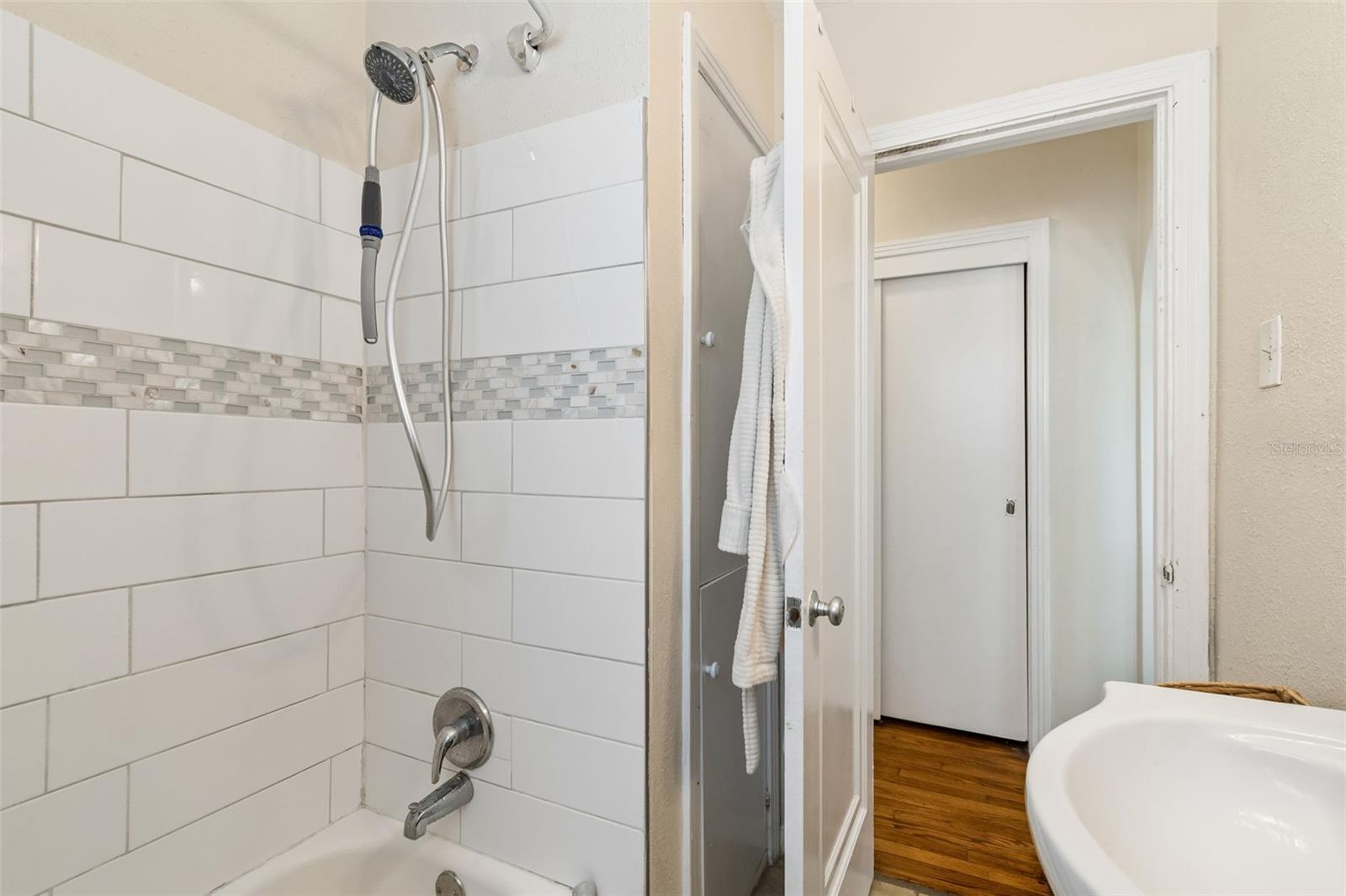 WASHINGTON HEIGHTS - Residential Income