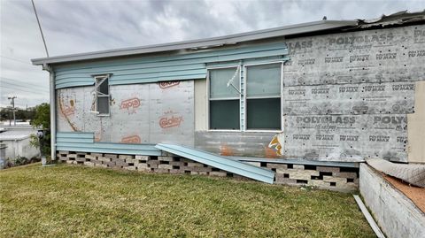 A home in ELLENTON