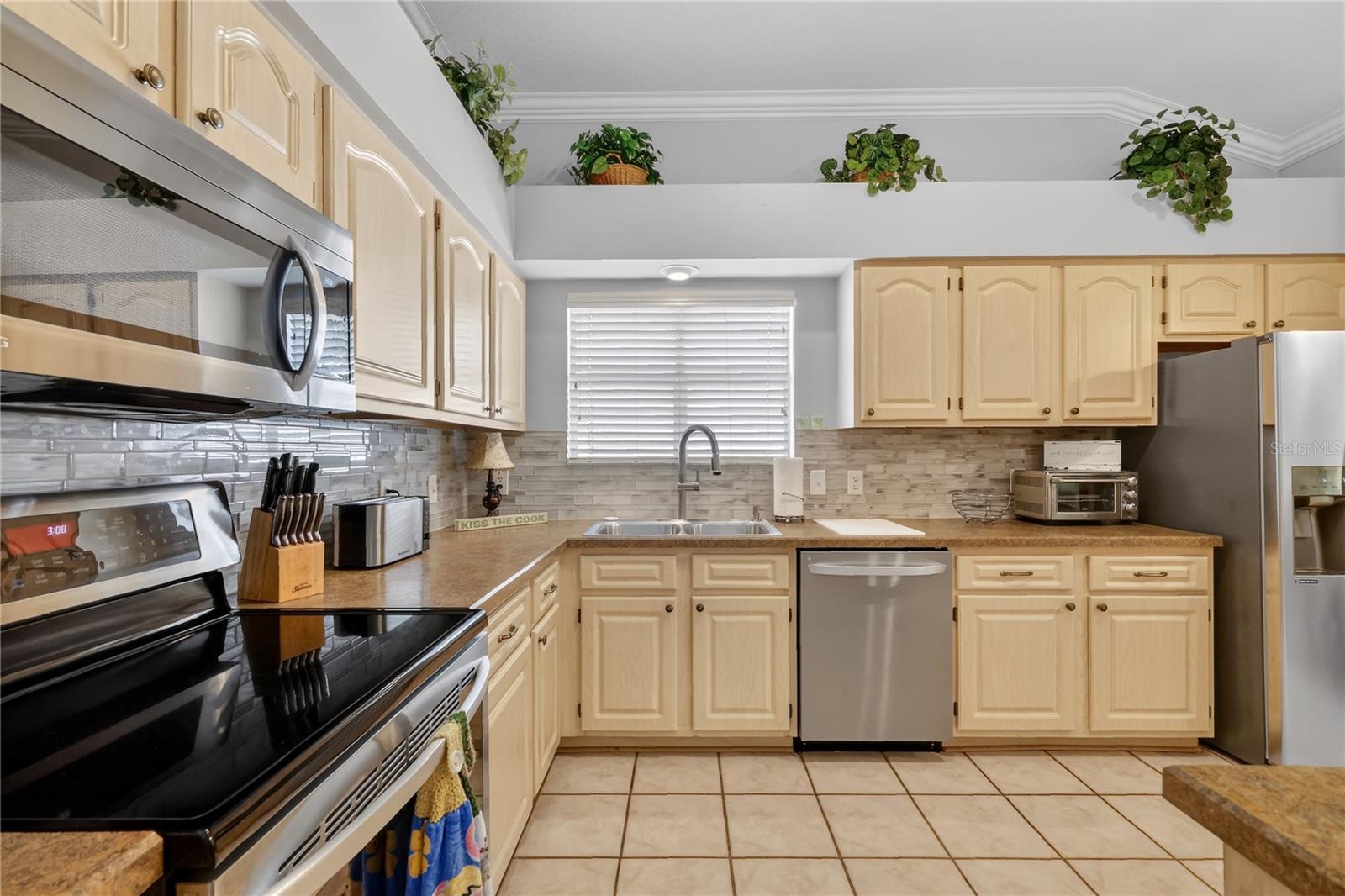 LADY LAKE ORANGE BLOSSOM GARDENS UNIT 16 - Residential