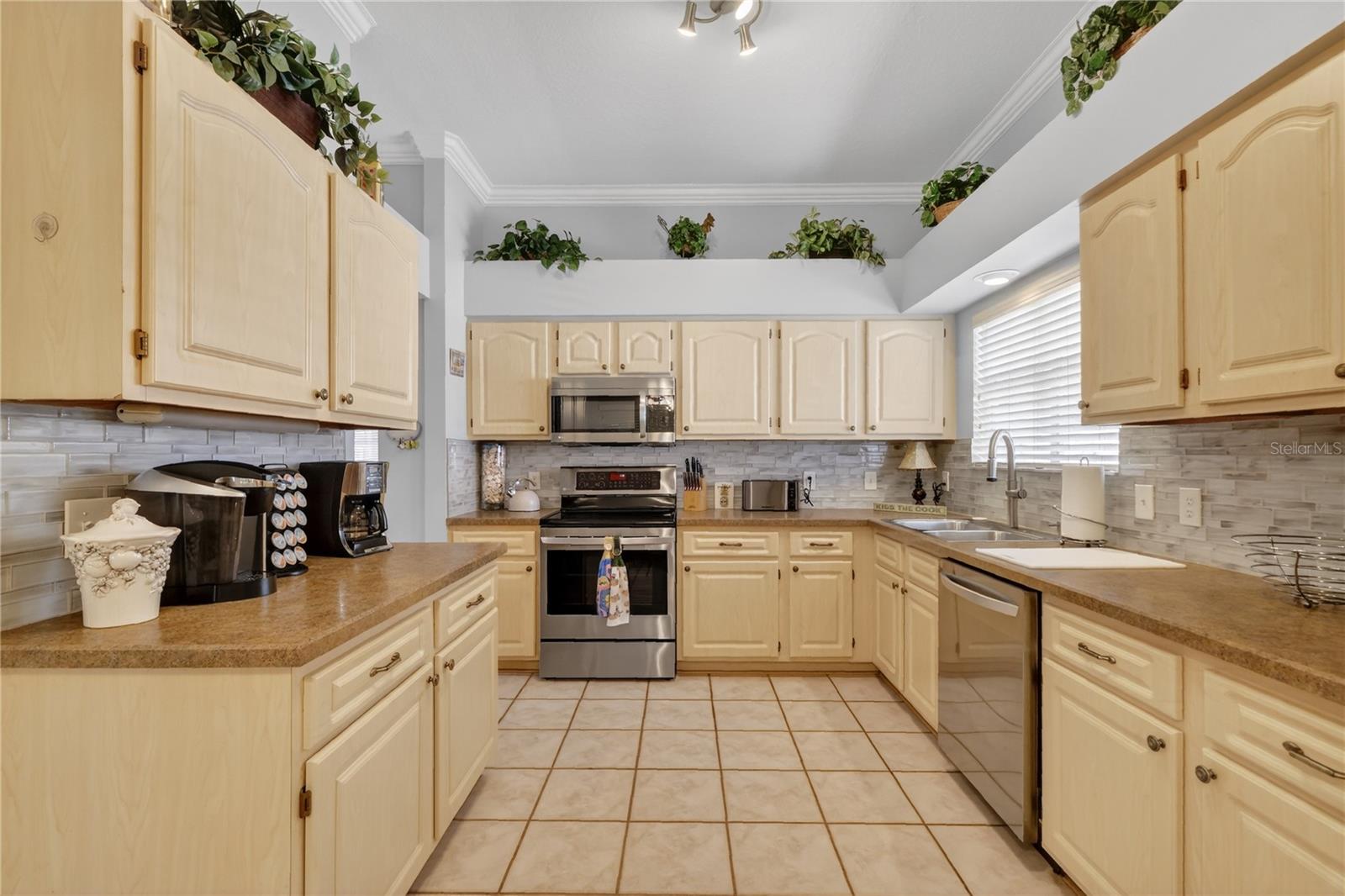 LADY LAKE ORANGE BLOSSOM GARDENS UNIT 16 - Residential