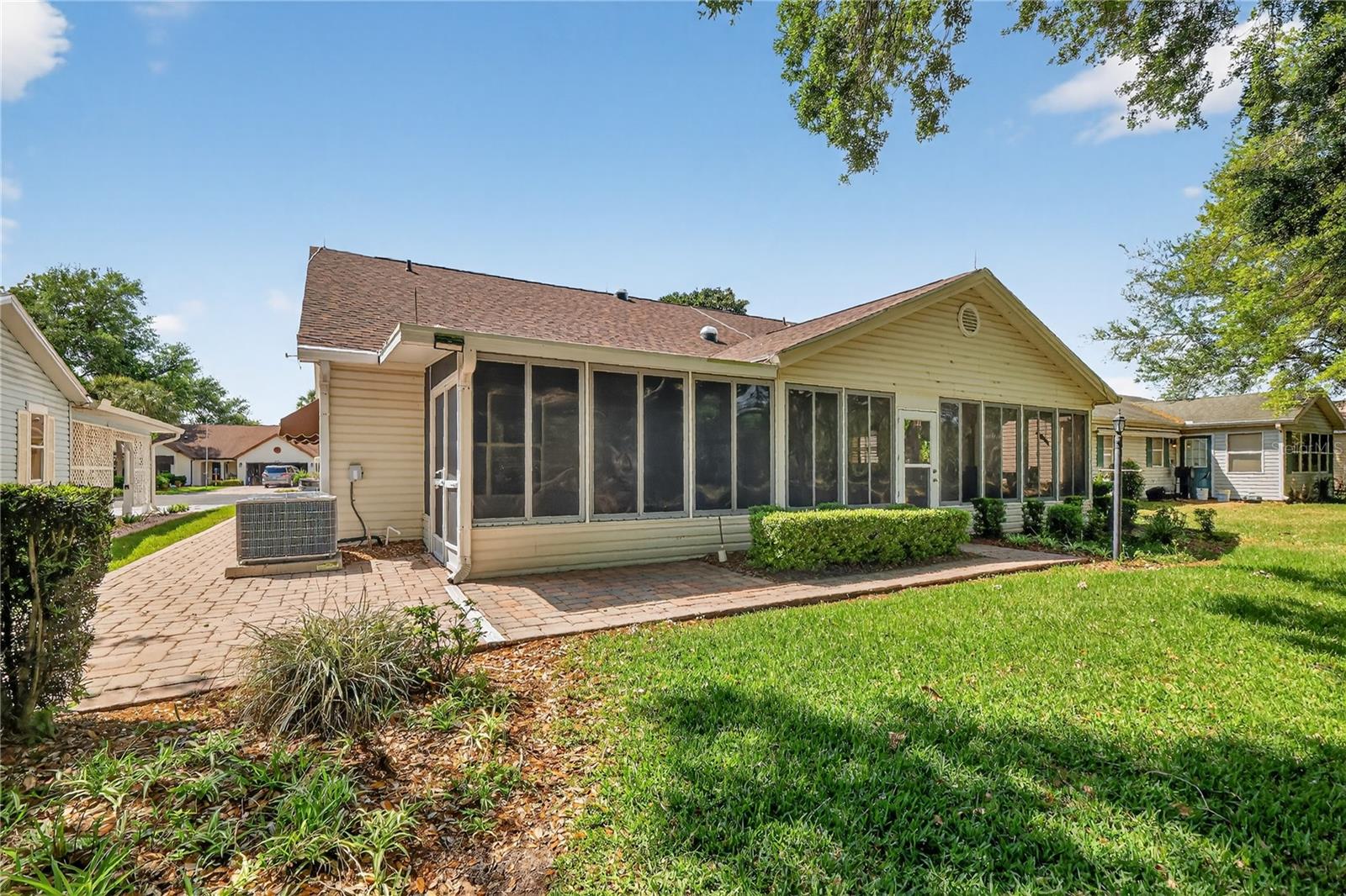 LADY LAKE ORANGE BLOSSOM GARDENS UNIT 16 - Residential