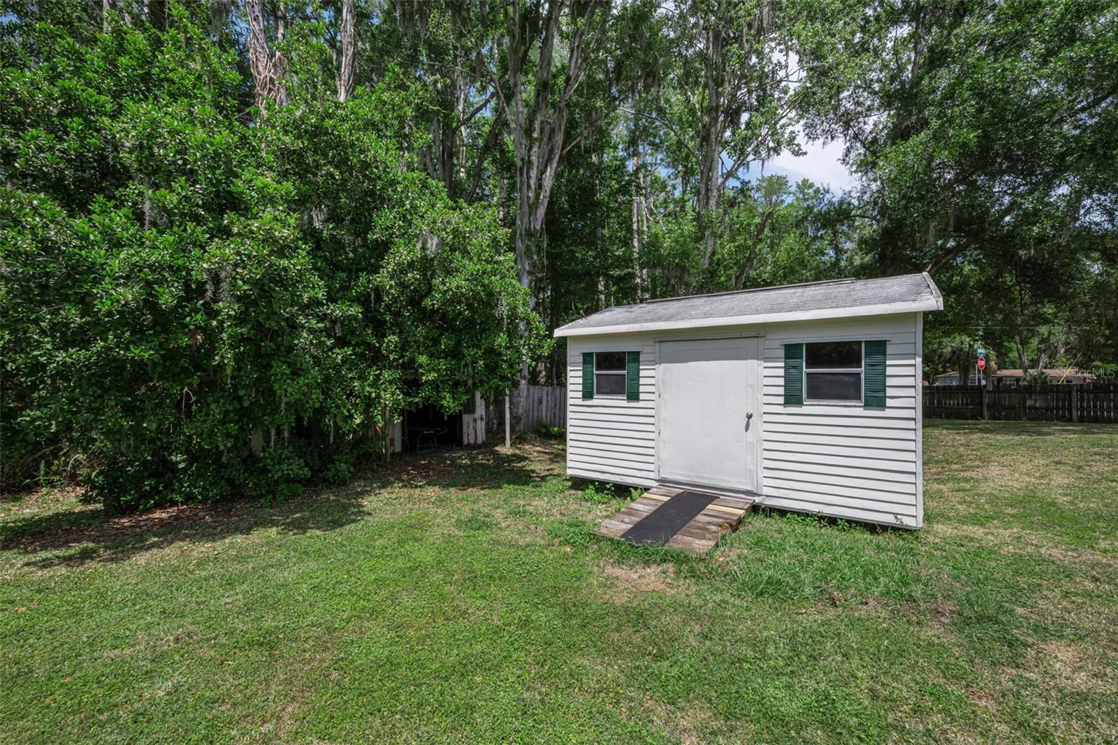 CONNERS LAKE FRONT ESTATES - Residential