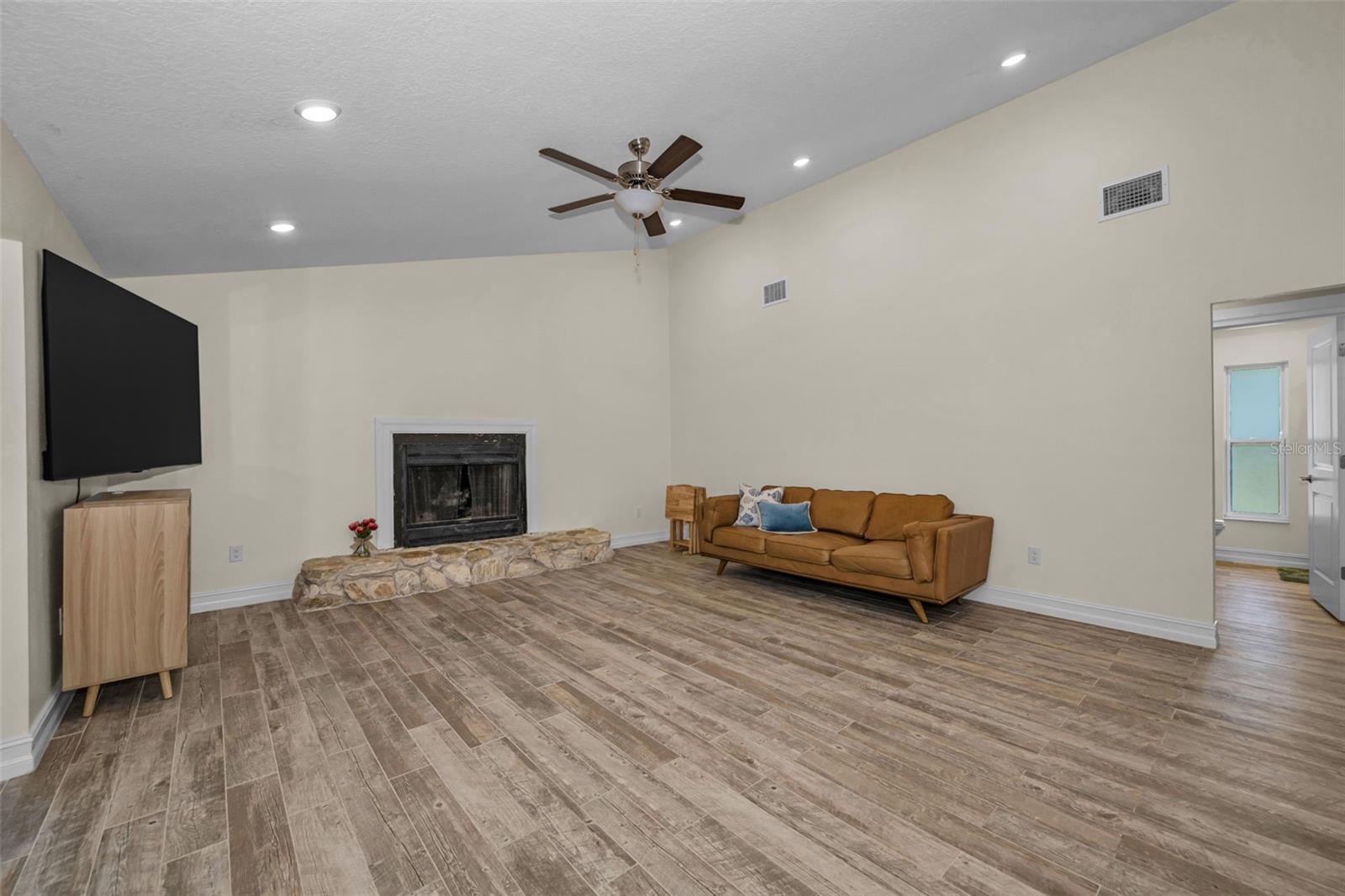 CONNERS LAKE FRONT ESTATES - Residential
