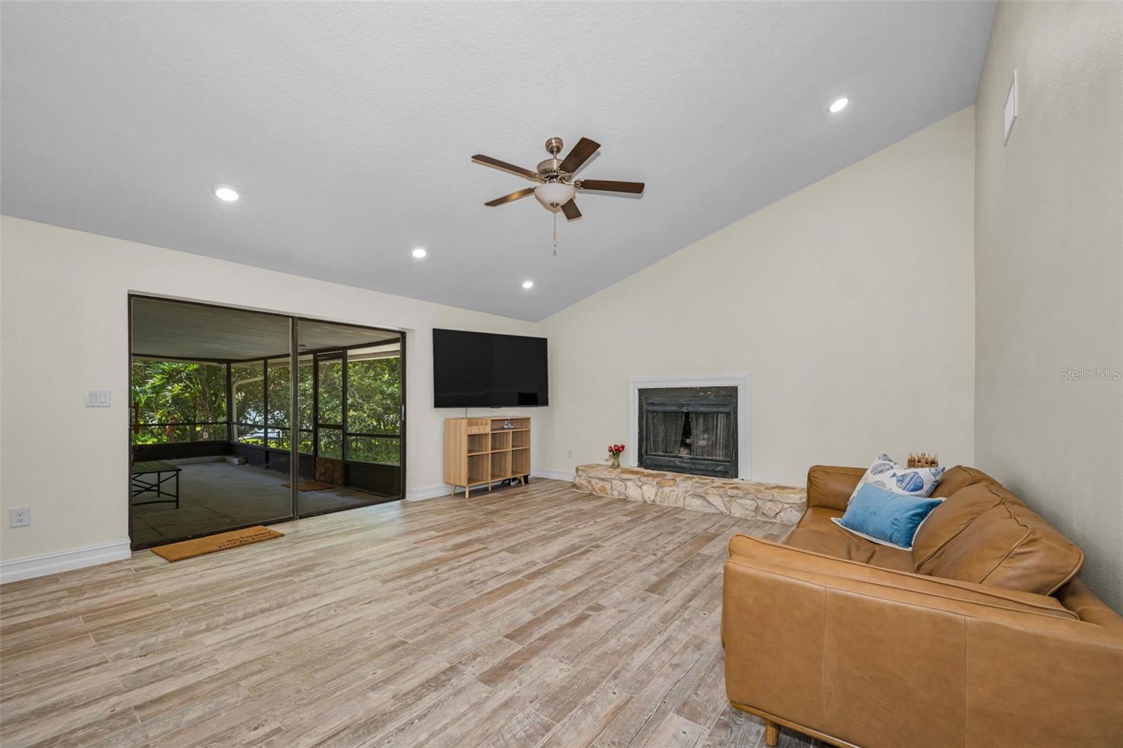 CONNERS LAKE FRONT ESTATES - Residential