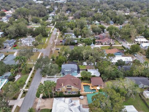 A home in DELAND