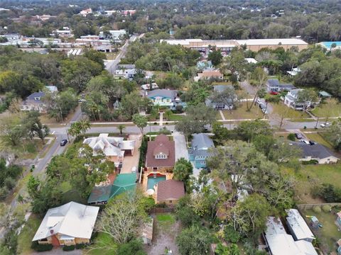 A home in DELAND