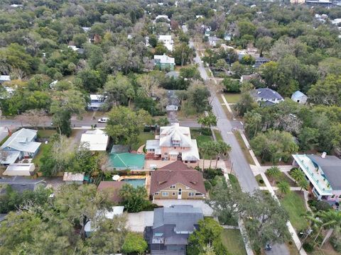 A home in DELAND