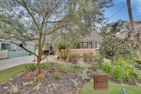 A home in DELAND