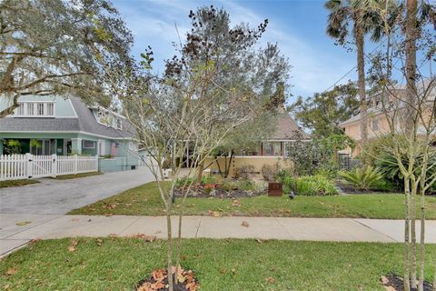 A home in DELAND