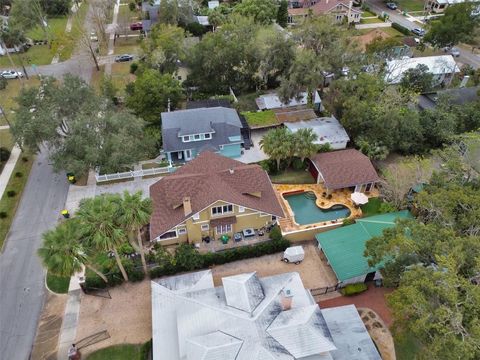 A home in DELAND