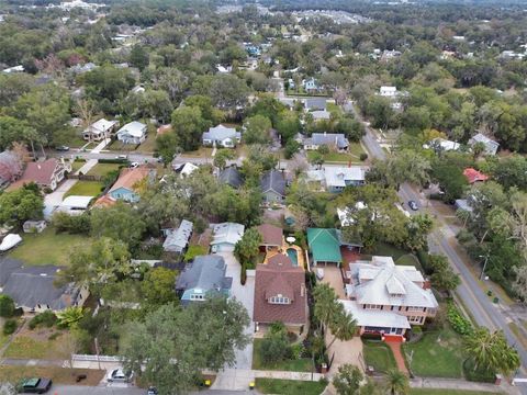 A home in DELAND