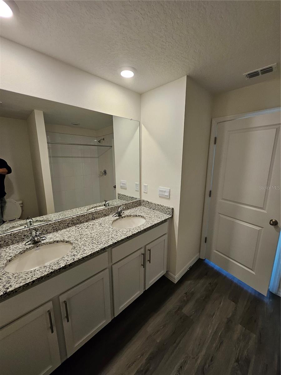 TWO RIVERS - Residential Lease