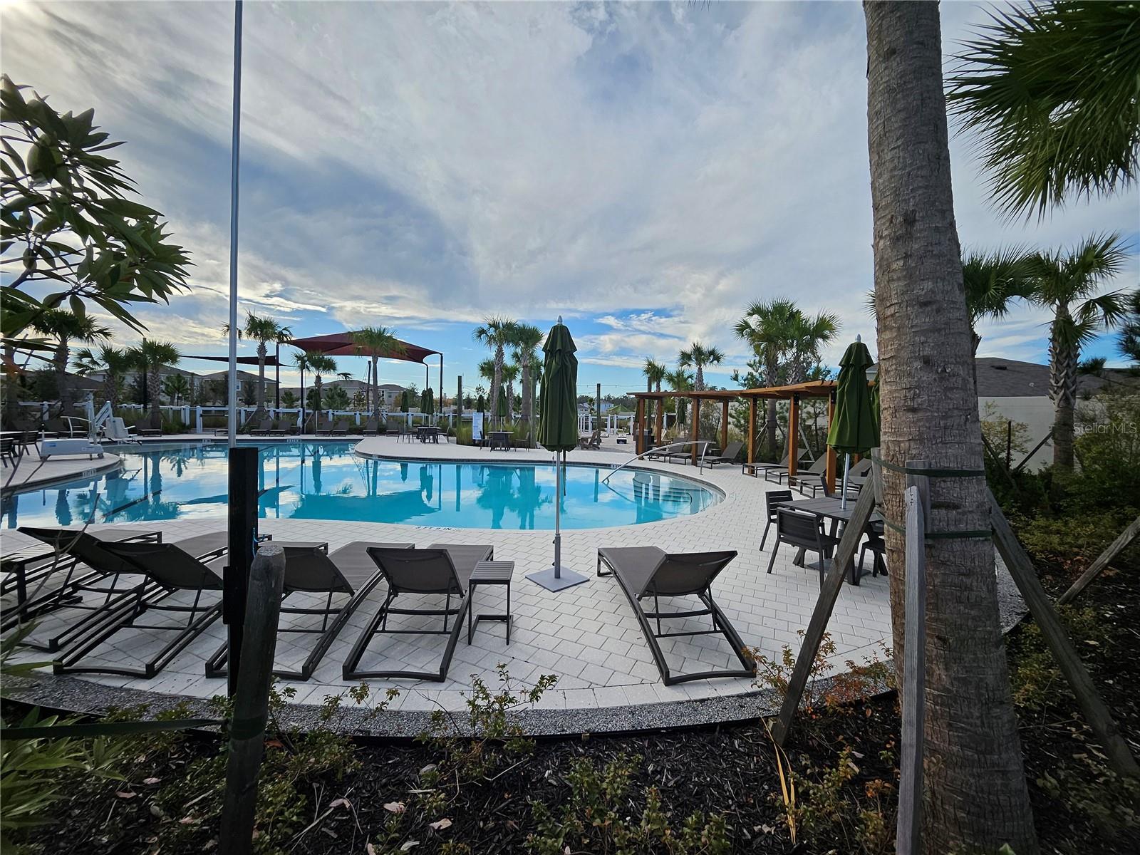 TWO RIVERS - Residential Lease