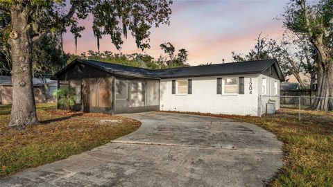 Photo of 1204 N Nancy Terrace, Plant City, FL 33563 (MLS # L4958281)