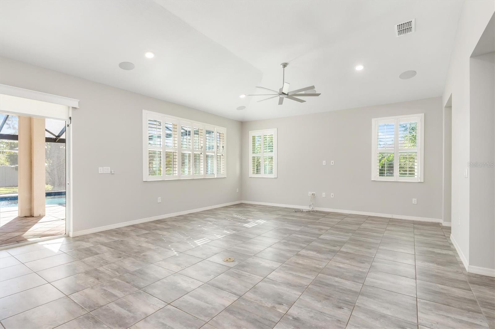 OAK HARBOUR - Residential