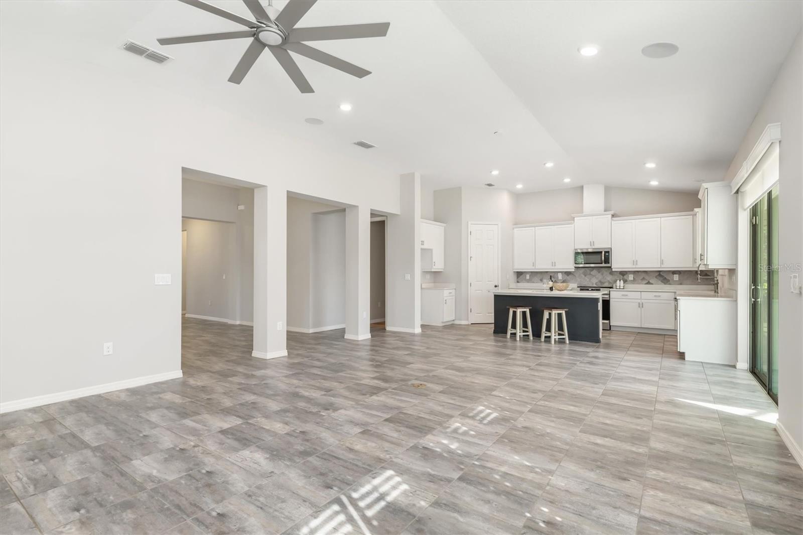 OAK HARBOUR - Residential