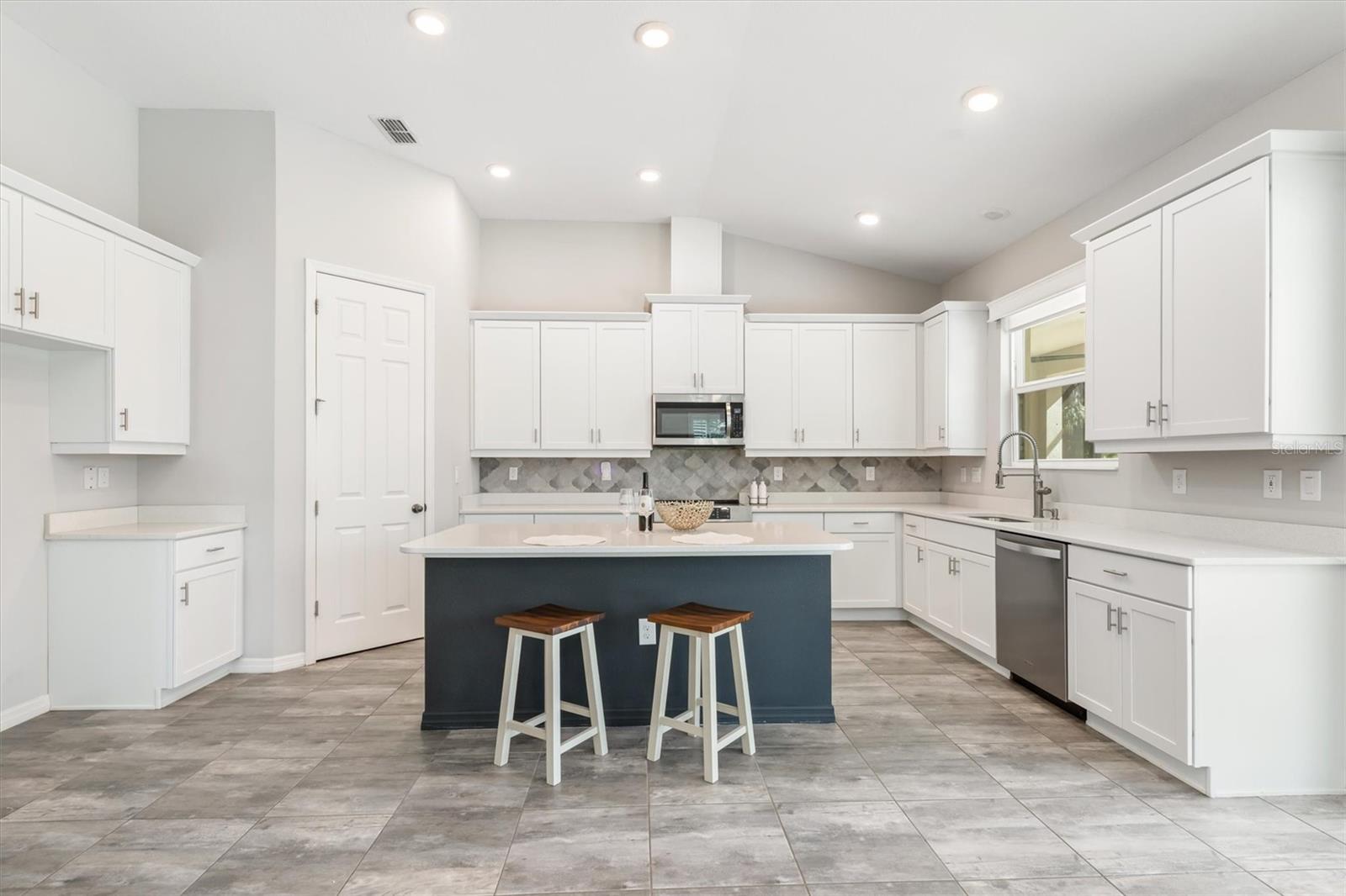 OAK HARBOUR - Residential