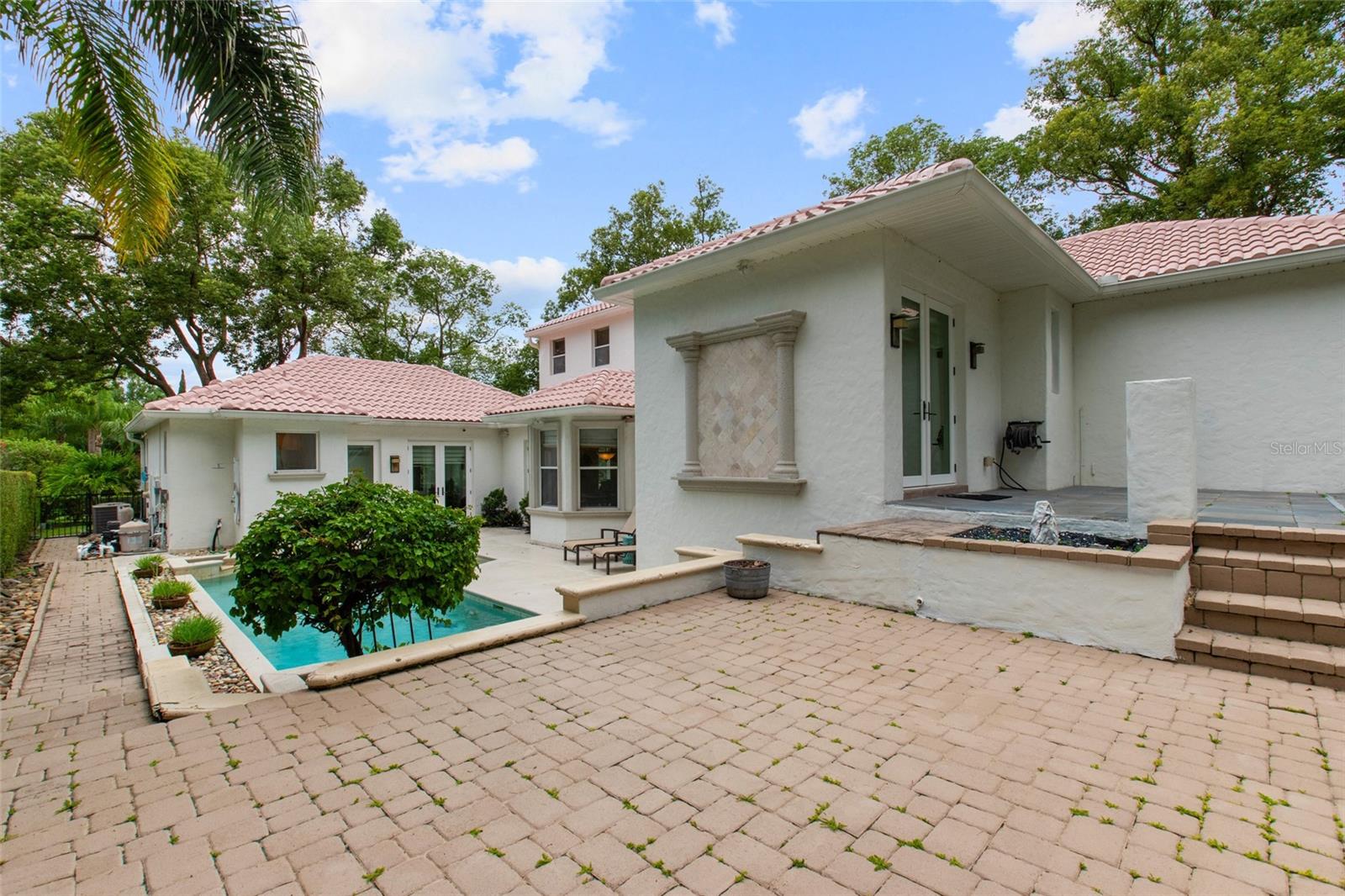 SPRING LAKE POINTE - Residential