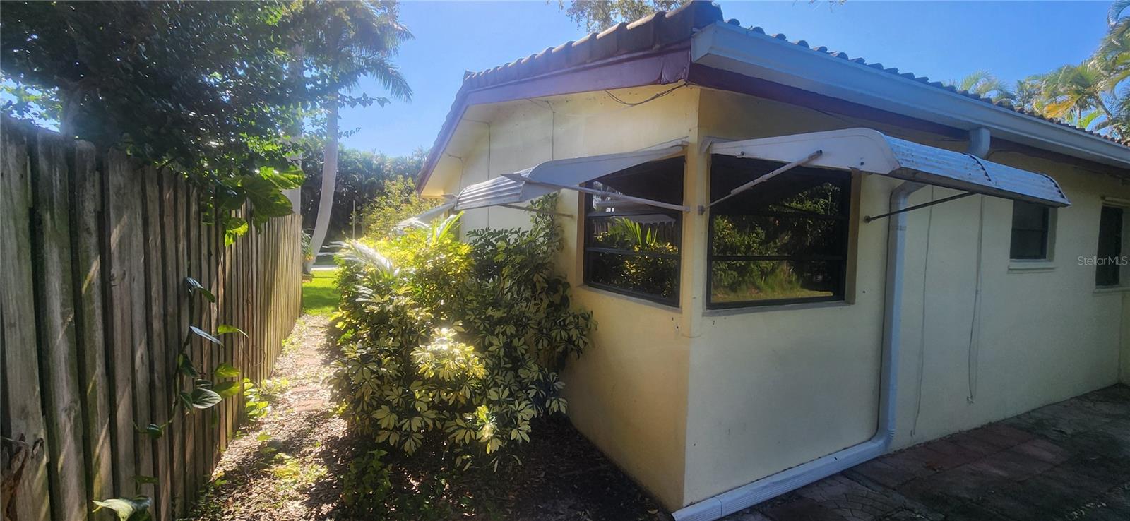 FLORESTA ESTATES 3RD SEC 47-36 B - Residential