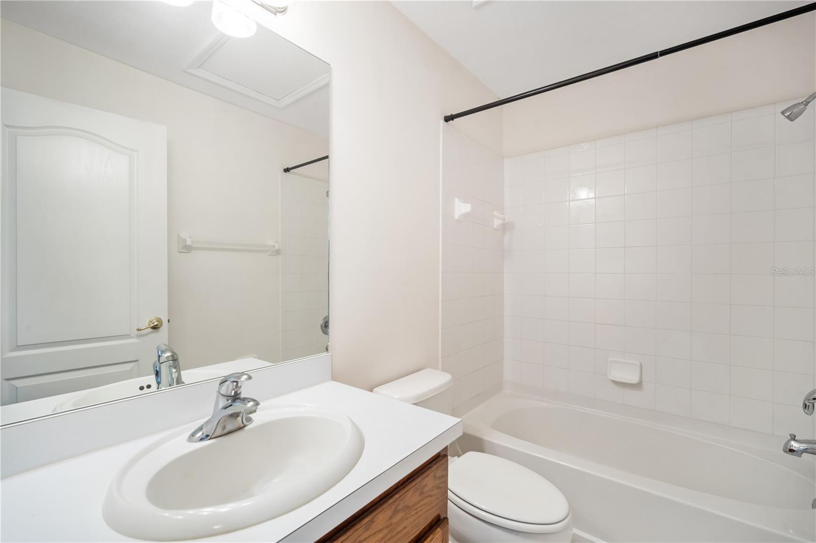 KINGS LAKE TOWNHOMES - Residential Lease