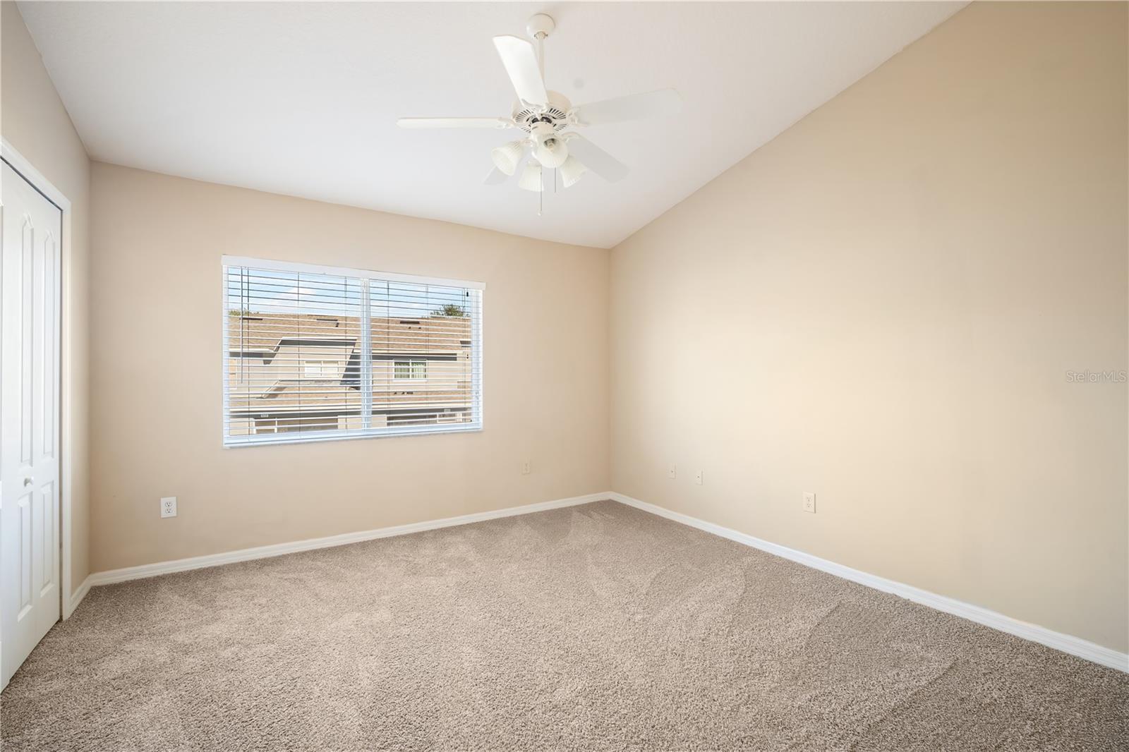 KINGS LAKE TOWNHOMES - Residential Lease