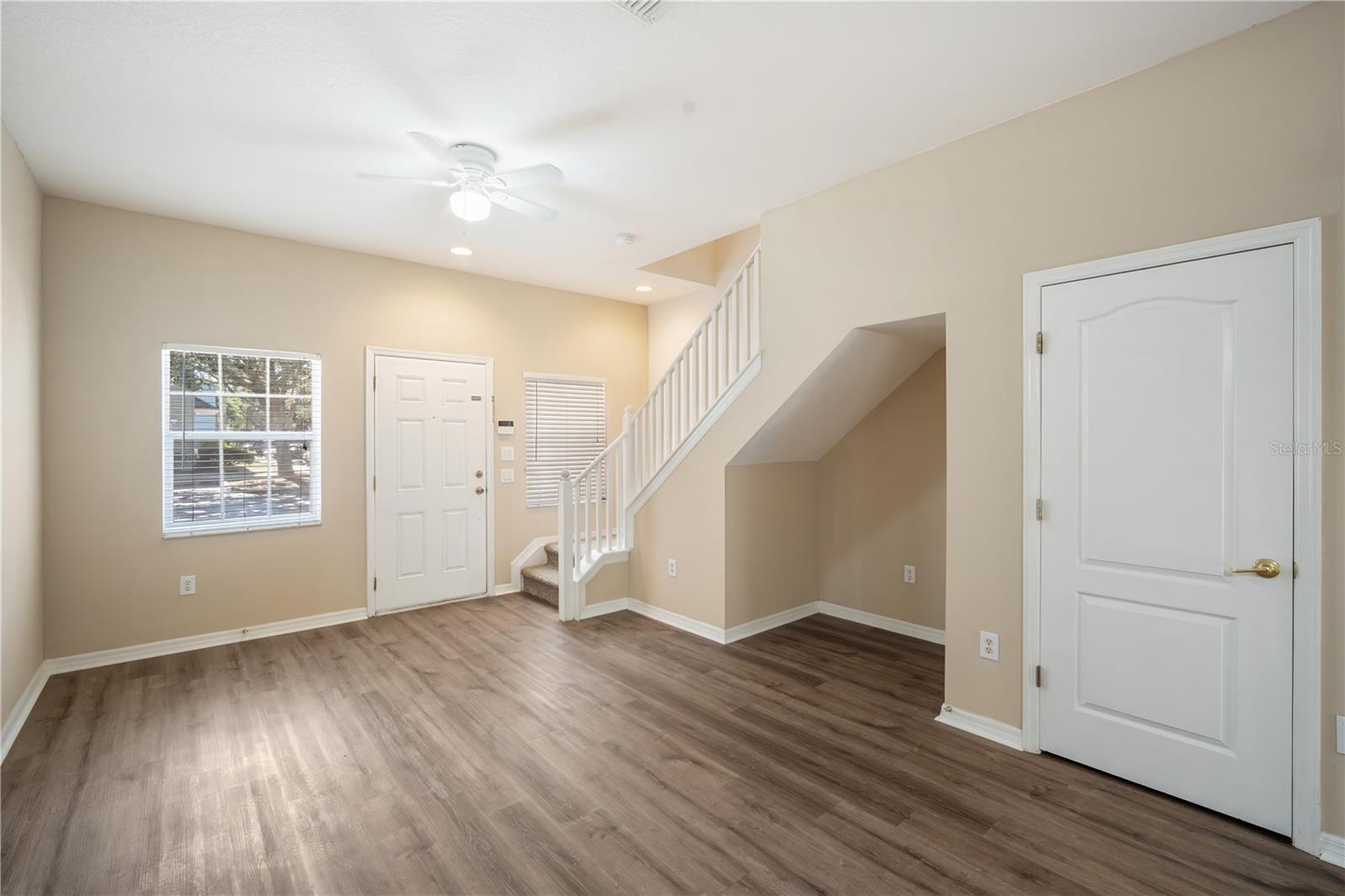 KINGS LAKE TOWNHOMES - Residential Lease