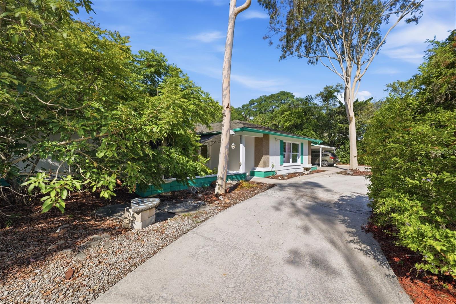9116 LAKEVIEW DRIVE