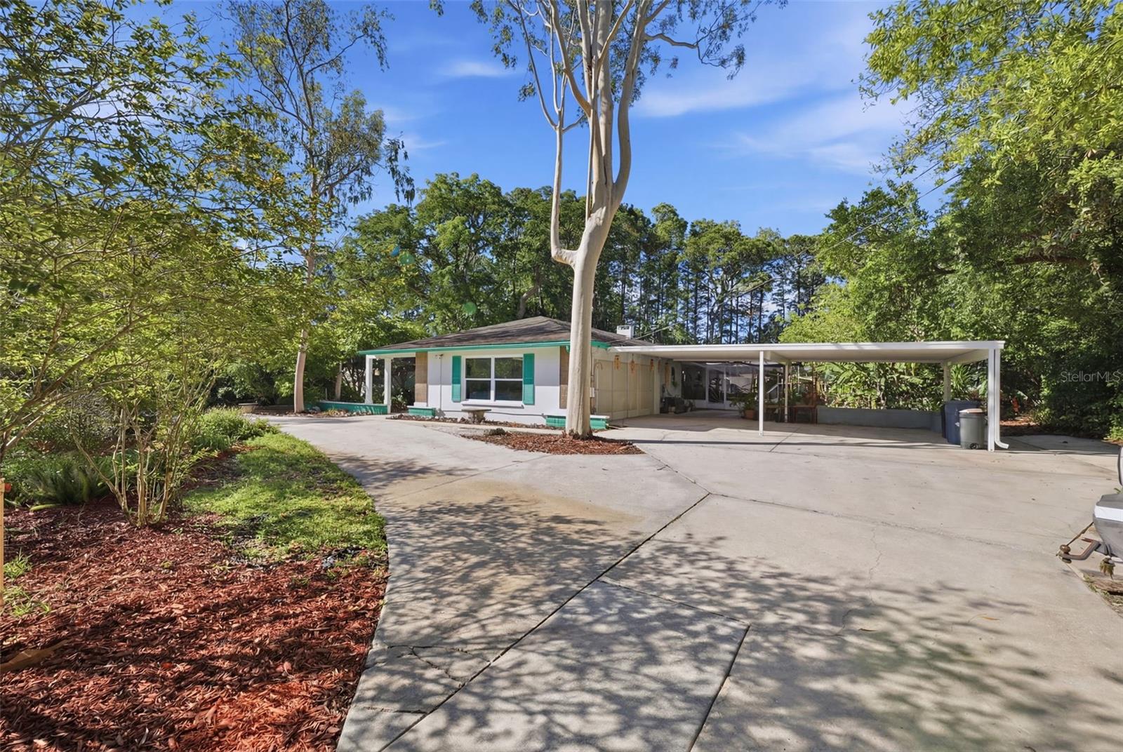 9116 LAKEVIEW DRIVE