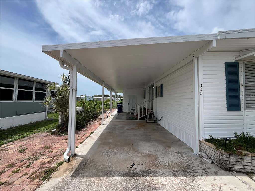 Photo of 900 Jolanda Circle, Venice, FL 34285 (MLS # N6145088)