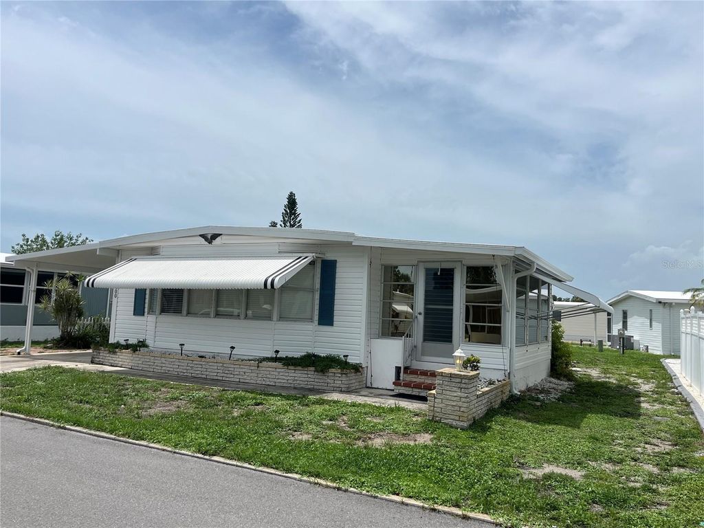 Photo of 900 Jolanda Circle, Venice, FL 34285 (MLS # N6145088)