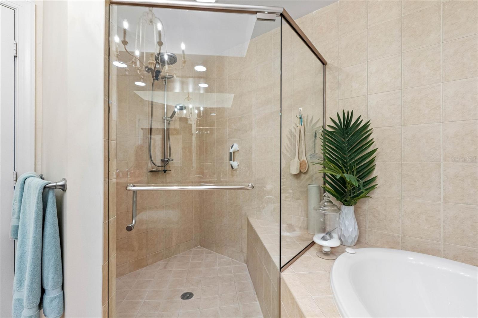 CASTILLO AT WESTSHORE YACHT CL - Residential