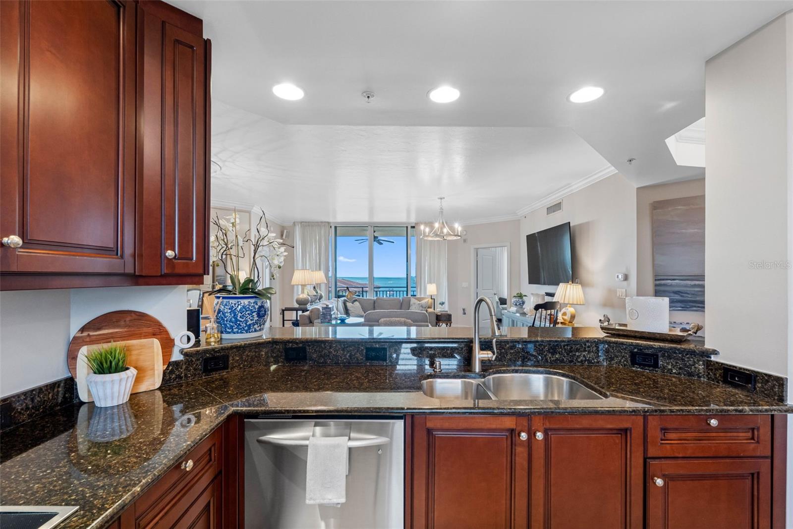 CASTILLO AT WESTSHORE YACHT CL - Residential