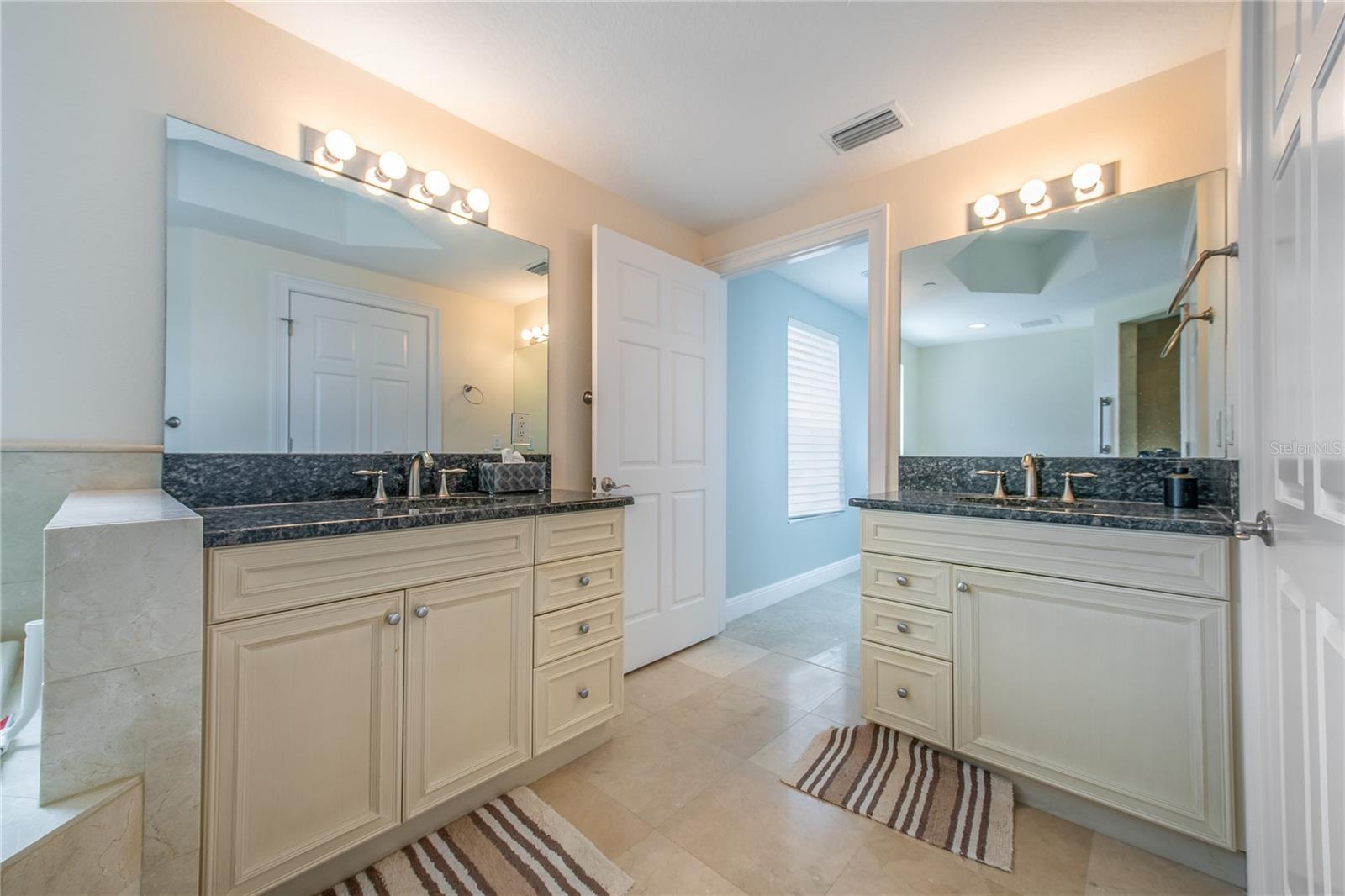 CHATEAU ON WHITE SAN - Residential Lease