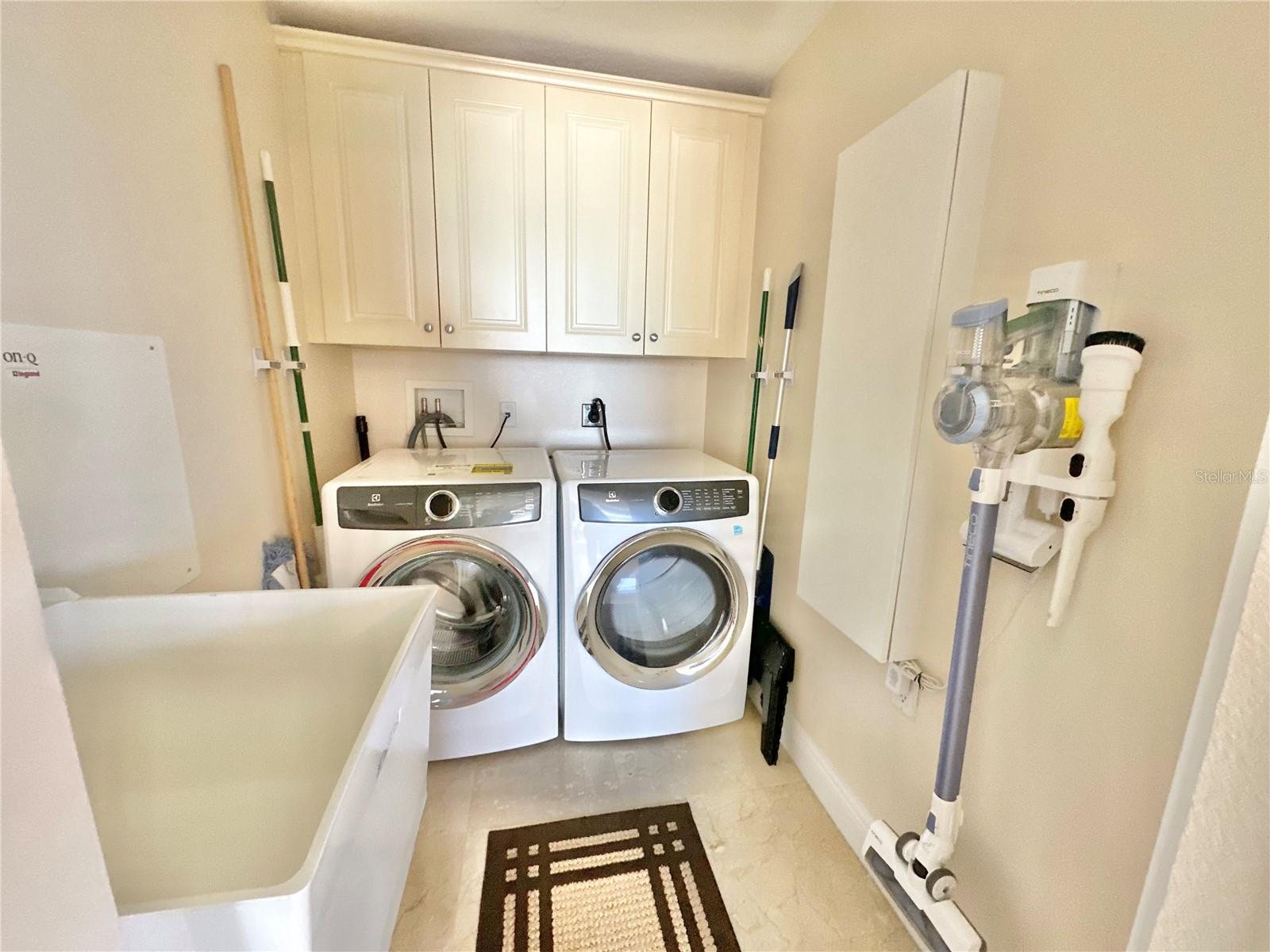 CHATEAU ON WHITE SAN - Residential Lease