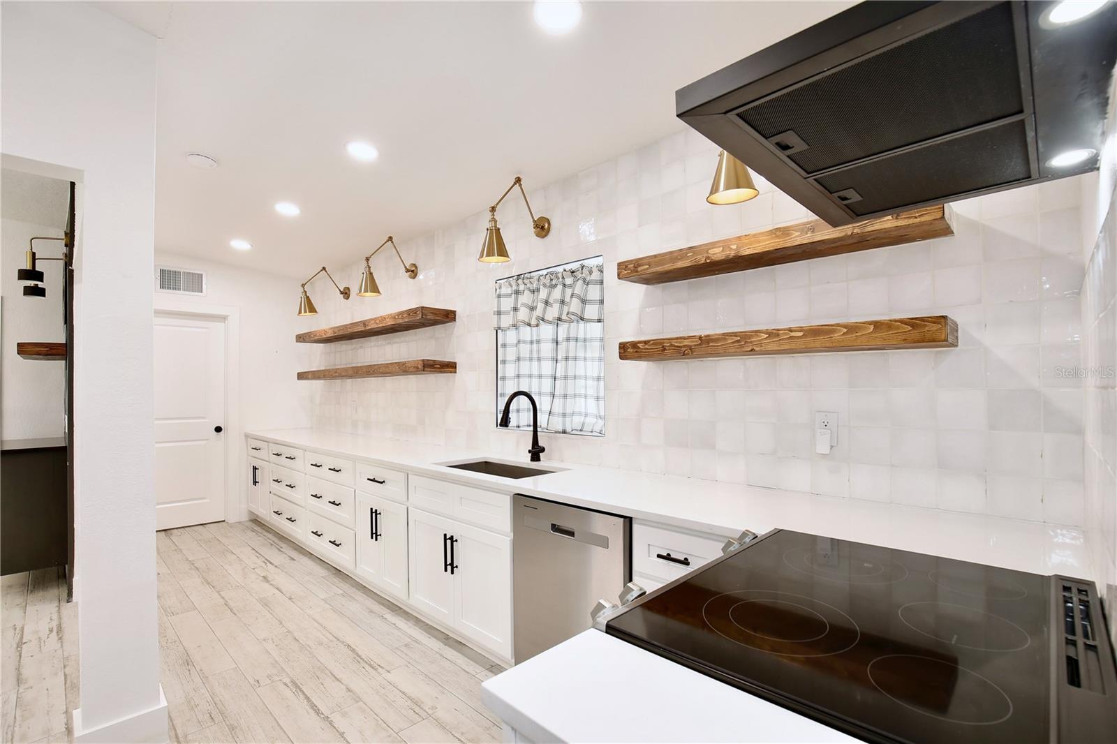 MARVANIA 1ST SEC - Residential