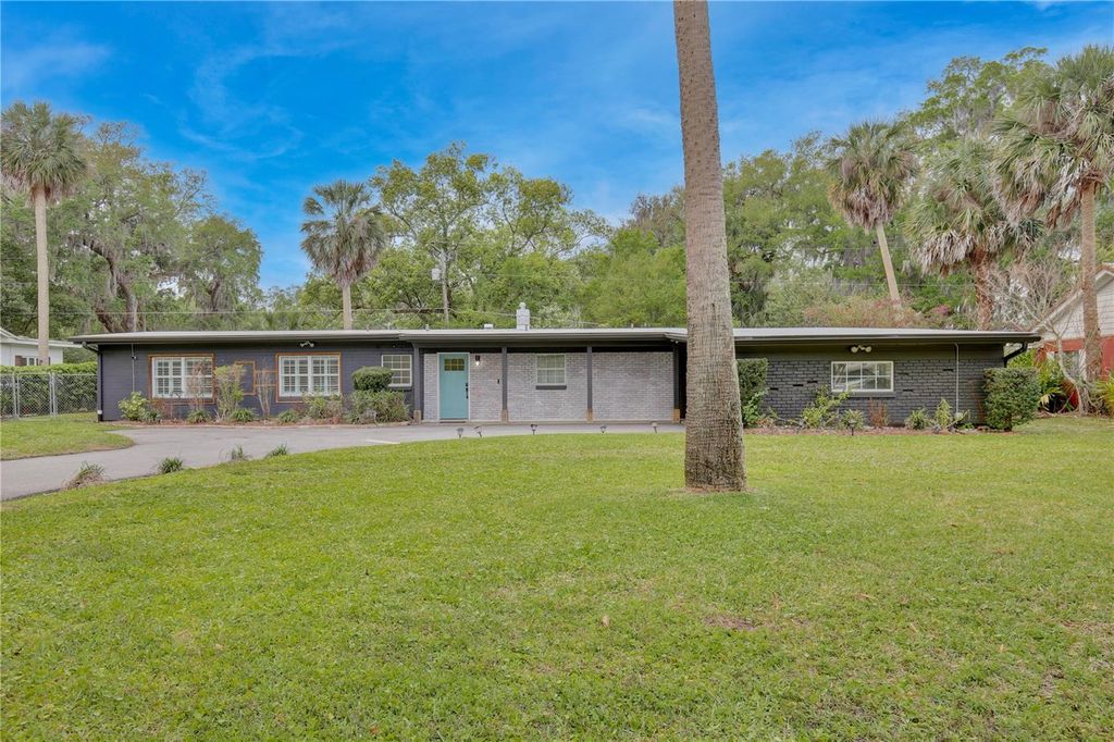 Photo of 116 N Virginia Avenue, Sanford, FL 32771 (MLS # O6391692)