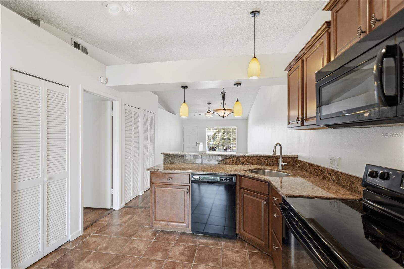 MANORS BRYN MAWR CONDO PH 04 - Residential