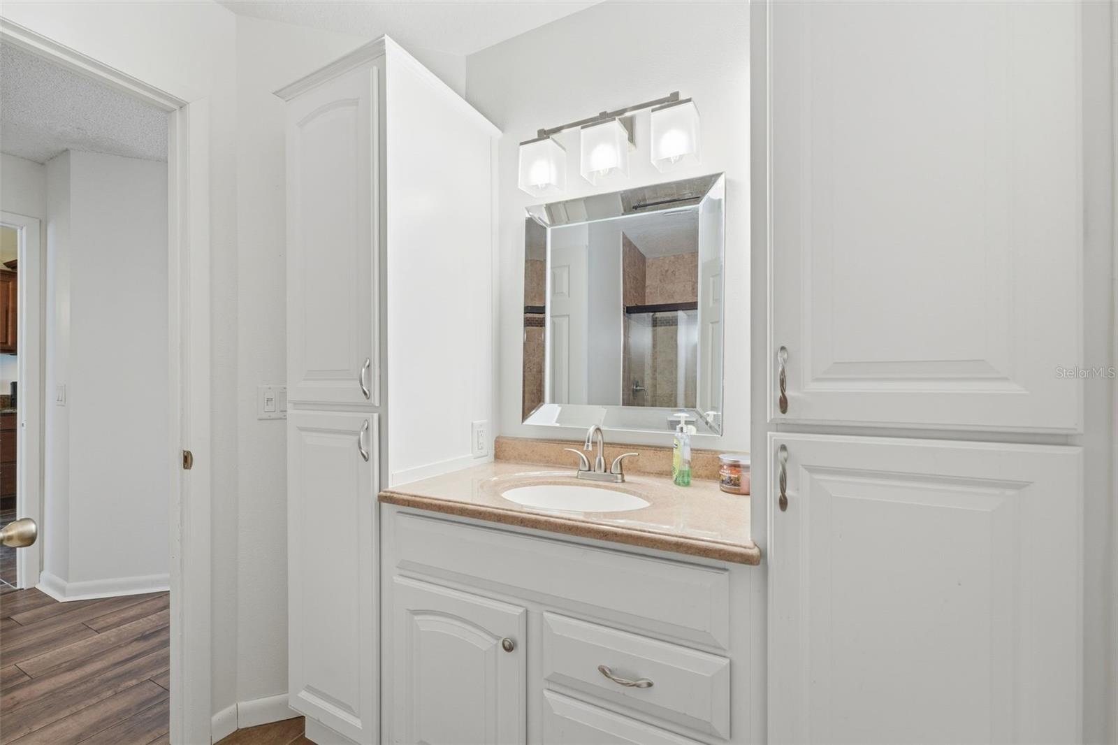 MANORS BRYN MAWR CONDO PH 04 - Residential