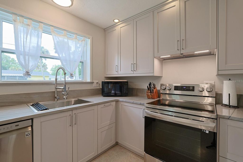 Photo of 1238 Suwanee Road, Daytona Beach, FL 32114 (MLS # V4943823)