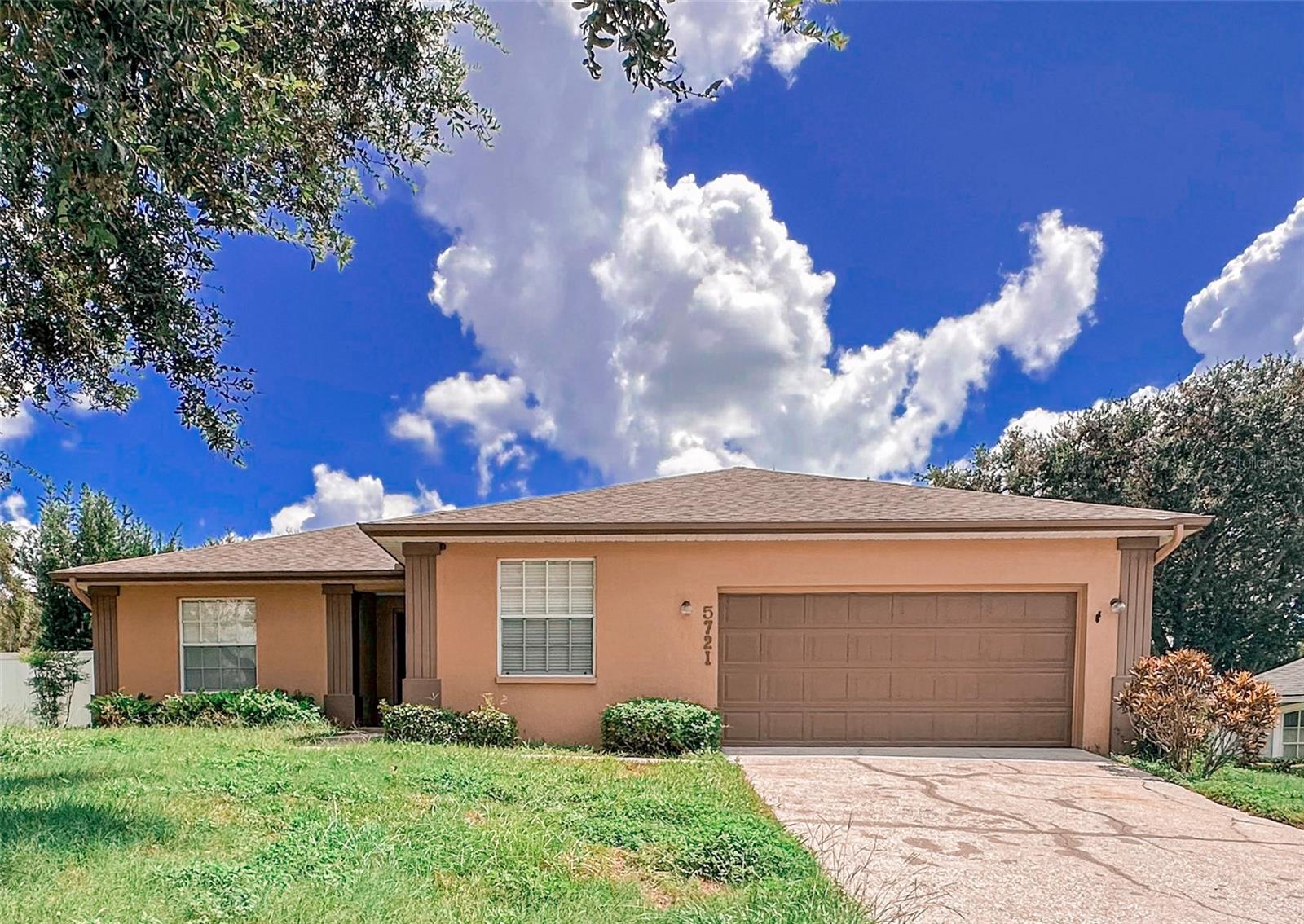 This two bedroom home is nestled in the heart of beautiful North Lakeland on a Cul-de-Sac. This home has almost 1400 square feet of comfort and style, perfect for those seeking a serene retreat with a massive backyard. The open layout effortlessly connects the living areas, offering ample room for relaxation and entertainment. The primary bedroom boast an ensuite with a double vanity, tiled shower and walk in closet! The split floorplan creates privacy throughout the home while still keeping a cozy atmosphere.
Located in a peaceful neighborhood, this residence offers a tranquil escape while remaining close to all the amenities you need. The screened in linai overlooking the fenced in backyard allows for full enjoyment of the Florida weather and creating ample space for outdoor enjoyment. Whether you're a nature enthusiast or a culture seeker, Lakeland's attractions are just a stone's throw away. Experience the perfect blend of comfort and convenience, and make 5721 Manchester Drive West your new home sweet home. This property invites you to create a lifestyle filled with joy and endless possibilities.
Pet may be allowed with approved pet screening.
Upon approval tenants will be subject to a $150 one-time tenant set up fee. Tenant Benefit Package: $55 monthly Tenant benefit package which includes- Monthly Filters, Pest Control, $1M Identity Theft Protection, Credit Building, and a Resident Rewards Program, Utility concierge and much more