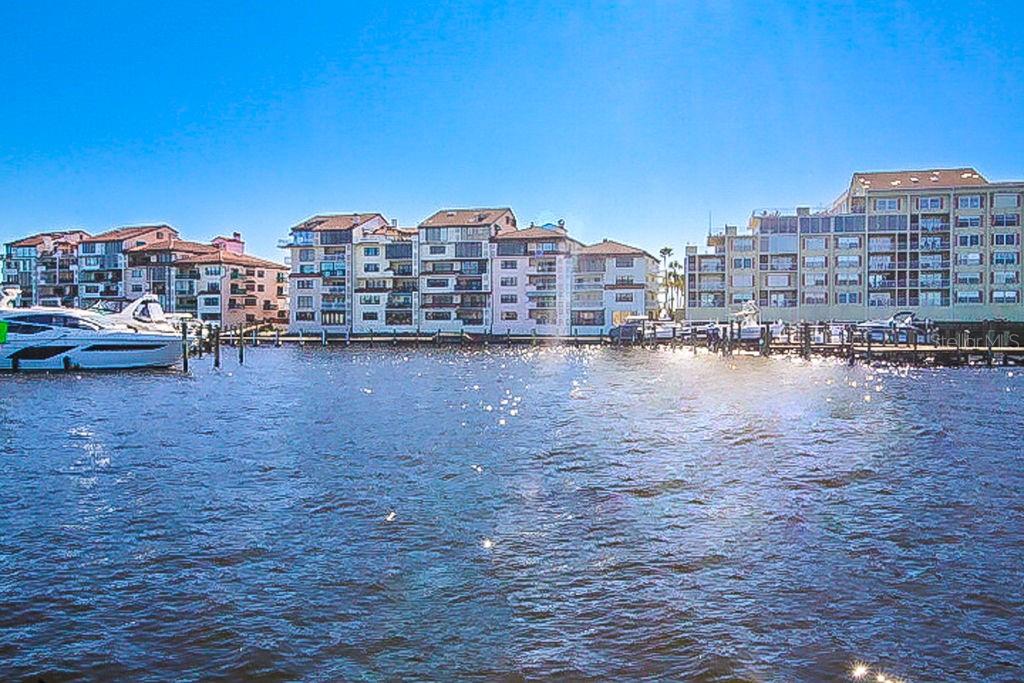 533 MARINA POINT DRIVE 533