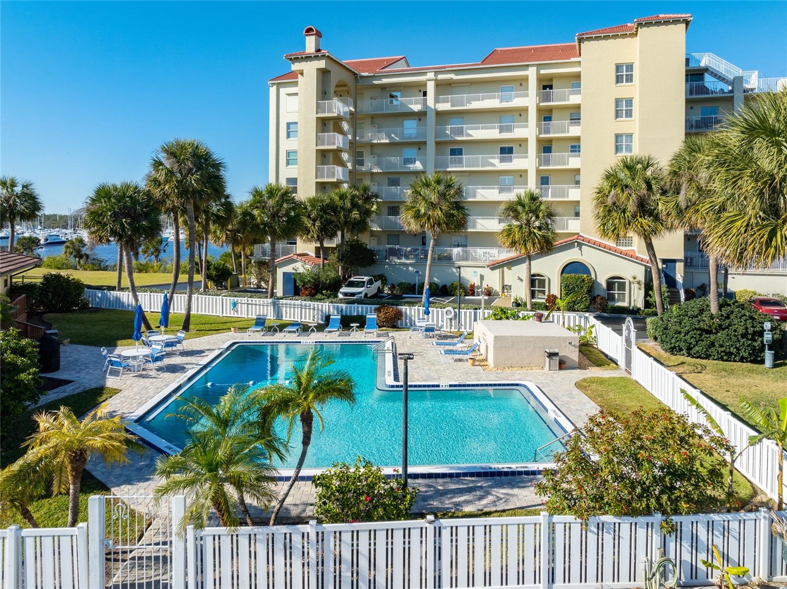 533 MARINA POINT DRIVE 533