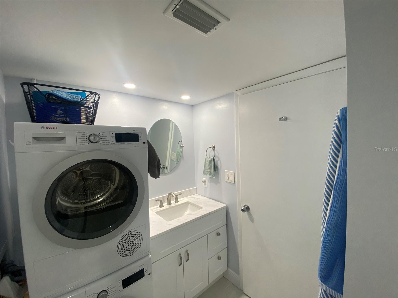 WANDER RESIDENCES OF TIERRA VERDE - Residential Lease