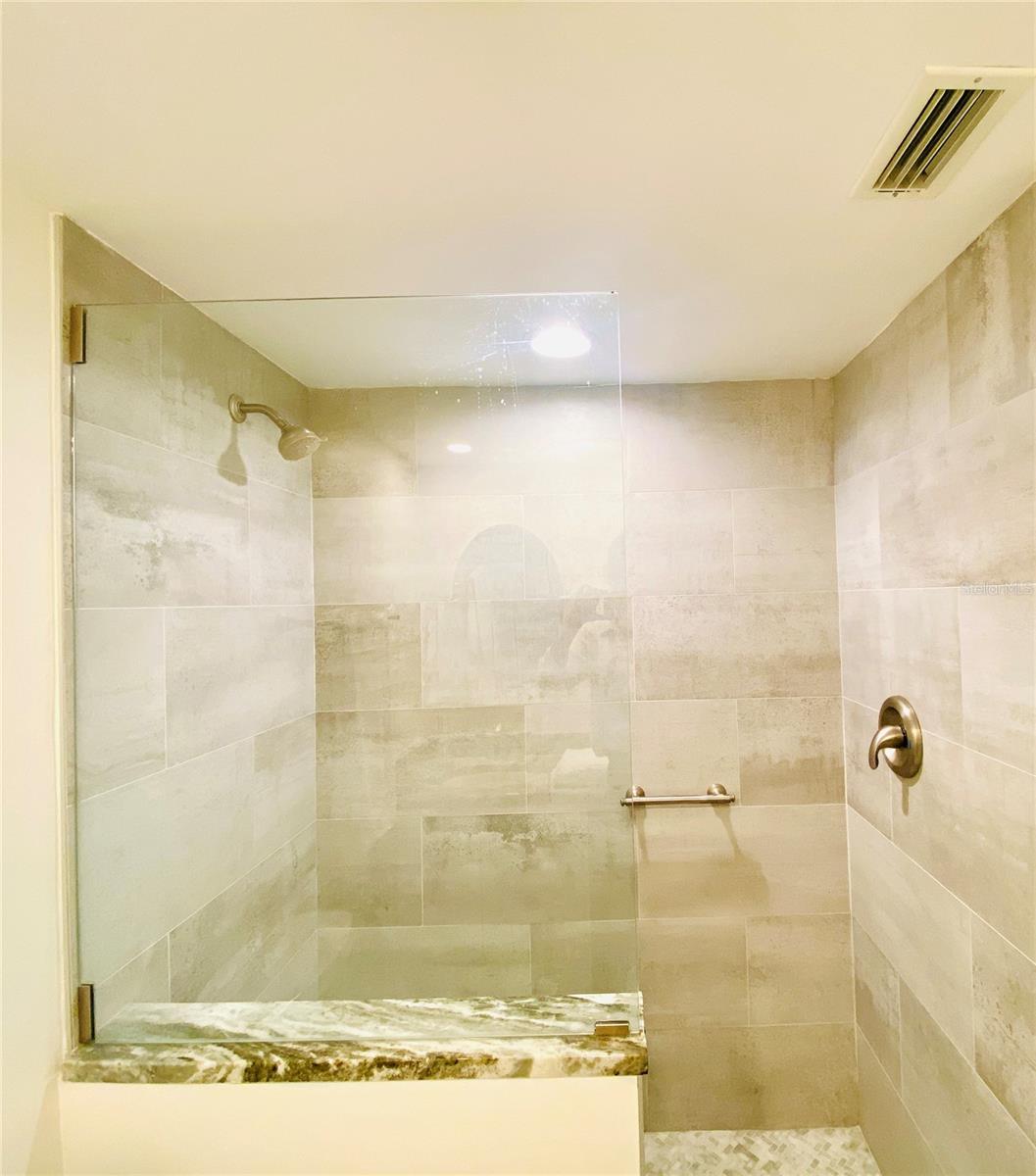 WANDER RESIDENCES OF TIERRA VERDE - Residential Lease