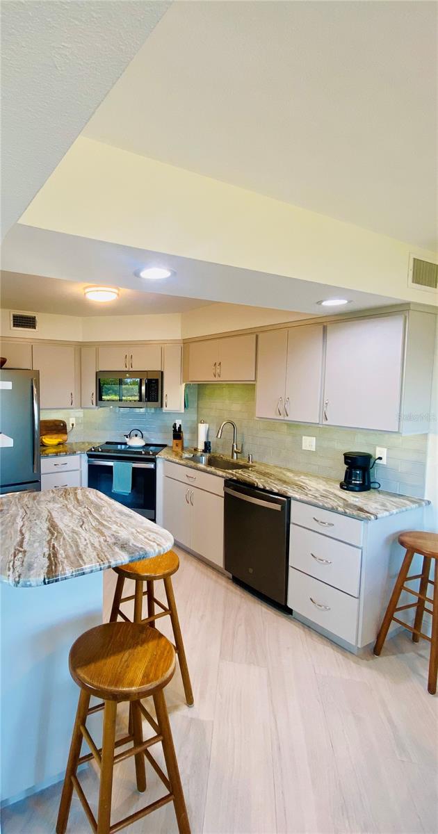 WANDER RESIDENCES OF TIERRA VERDE - Residential Lease