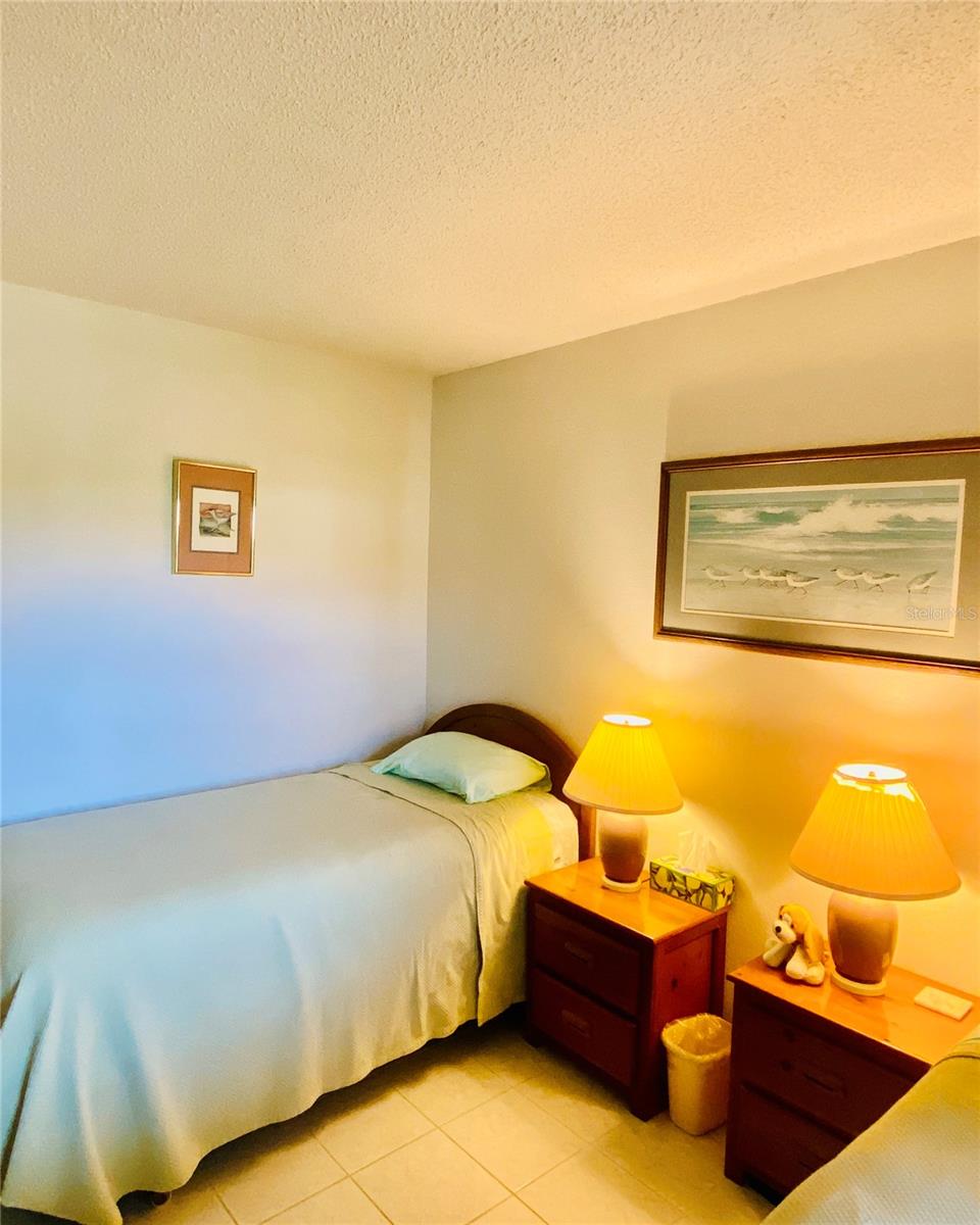 WANDER RESIDENCES OF TIERRA VERDE - Residential Lease