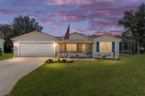 A home in LADY LAKE